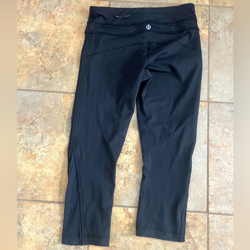 Lululemon black rise CAPRI
